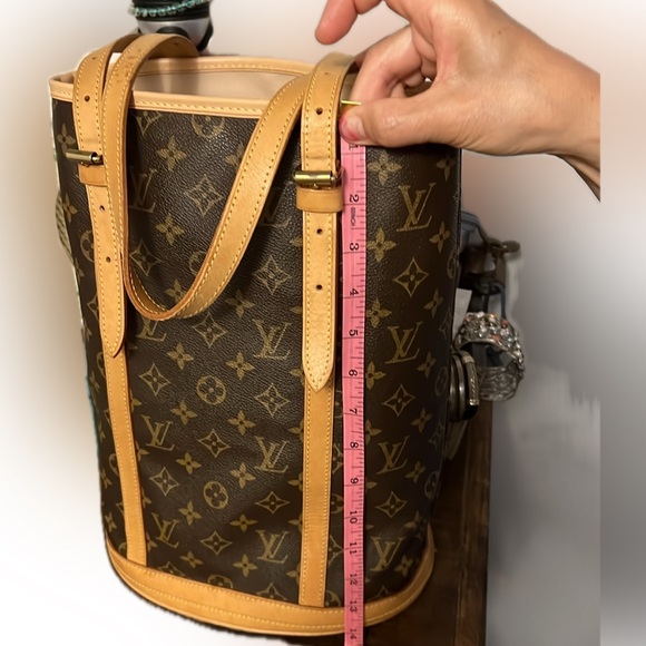 Authentic Large Bucket Shoulder Bag Louis Vuitton. - Picture 3 of 11